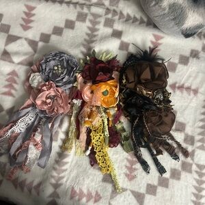 Floral Embellished Flower Pin Set